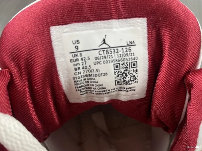 Jordan Cardinal WellDesigned 946 3 Red Retro CT8532- 0610